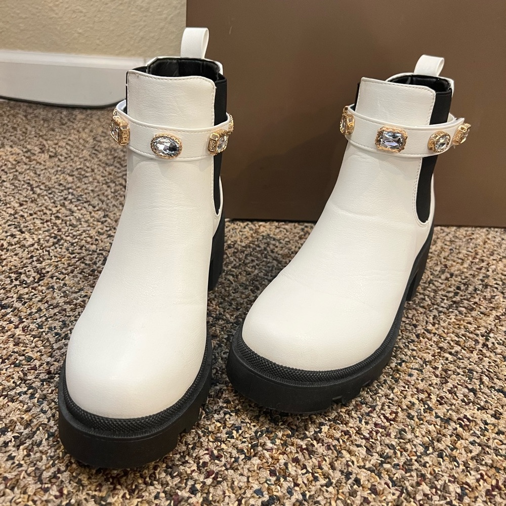 Sugar Chelsea womens bootie white rhinestone ankle strap lug boot size 8